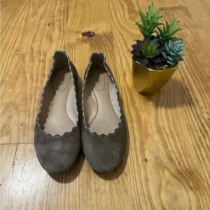 Chloe Women’s Shoes Beige Scalloped Suede Ballet Flats EUR 37/US 6.5