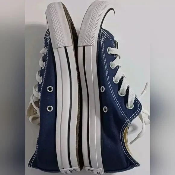 Chuck Taylor All Star Classic Unisex Navy Sneakers Size M 9 W 11 New MSRP $69.99