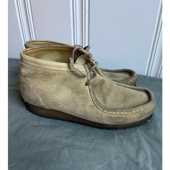 Clark Wallabee boots tan, beige size 8