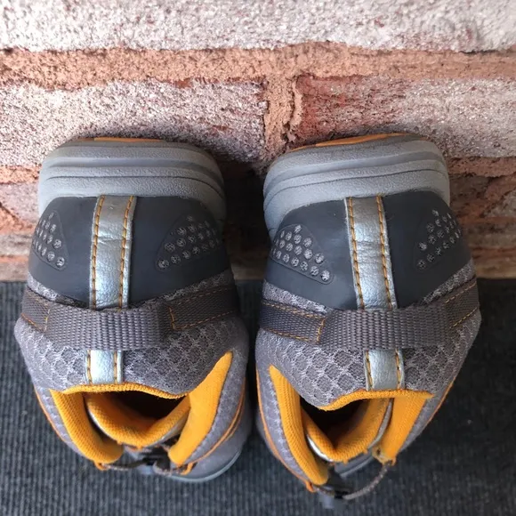 Clarks Mesh Sports Silver Laced Active Casual Shoes Sneakers EUC 8.5 M