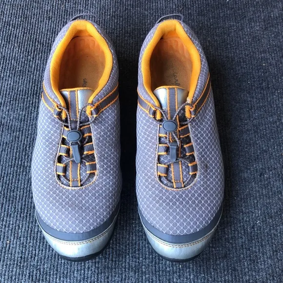 Clarks Mesh Sports Silver Laced Active Casual Shoes Sneakers EUC 8.5 M