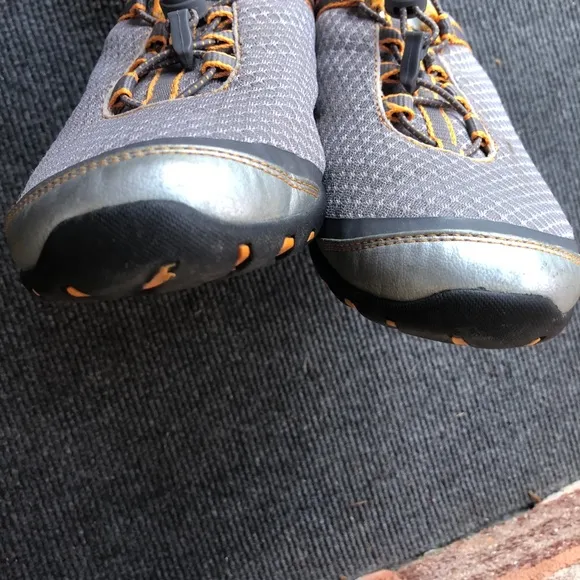 Clarks Mesh Sports Silver Laced Active Casual Shoes Sneakers EUC 8.5 M