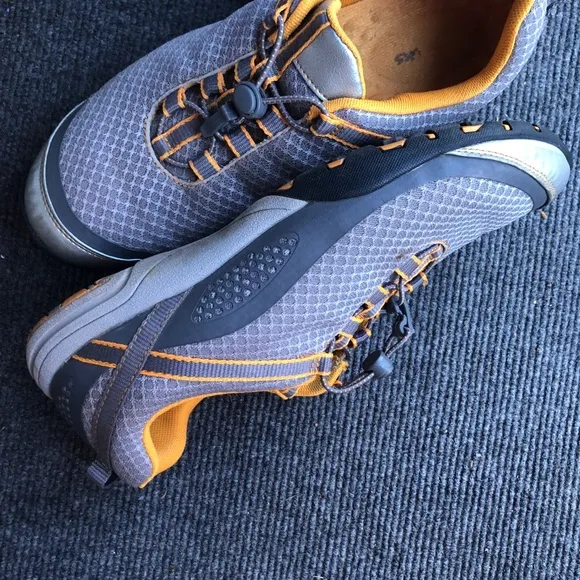 Clarks Mesh Sports Silver Laced Active Casual Shoes Sneakers EUC 8.5 M