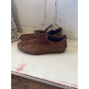 Clarks size 10.5 brown suede lace up casual shoes