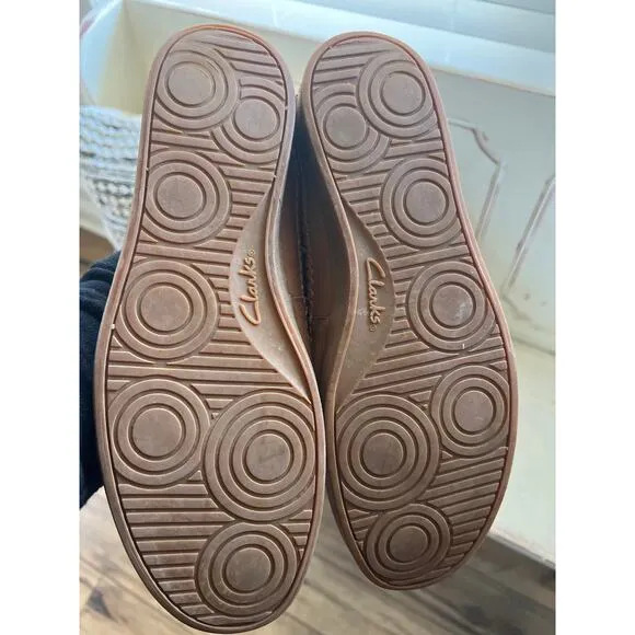 Clarks size 10.5 brown suede lace up casual shoes