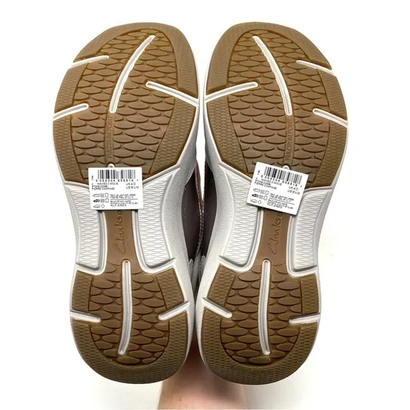 Clarks Wave 2.0 Move Women's Walking Shoes Stone