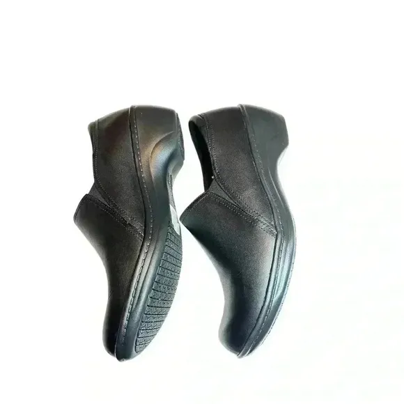 Clark’s Women’s Black Casual Work Slip-On Shoe•Genuine Leather•Size 9•New No Box