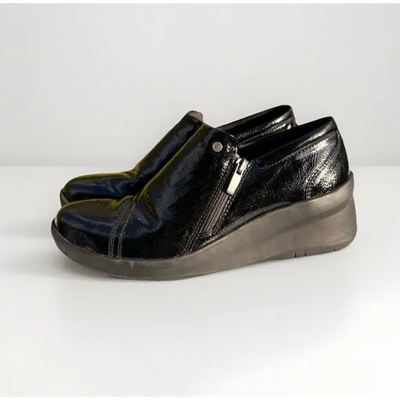 Clarks Women's Suttyn Zip Black Crinkle Patent 26180144 Size 8.5 Shoes