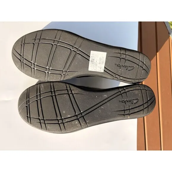 Clarks Women's Suttyn Zip Black Crinkle Patent 26180144 Size 8.5 Shoes