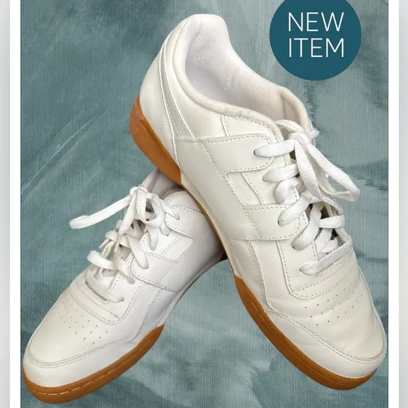 Classic REEBOK Men's Sneaker, Size 10, White With Rubber Sole.