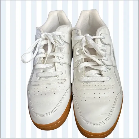 Classic REEBOK Men's Sneaker, Size 10, White With Rubber Sole.