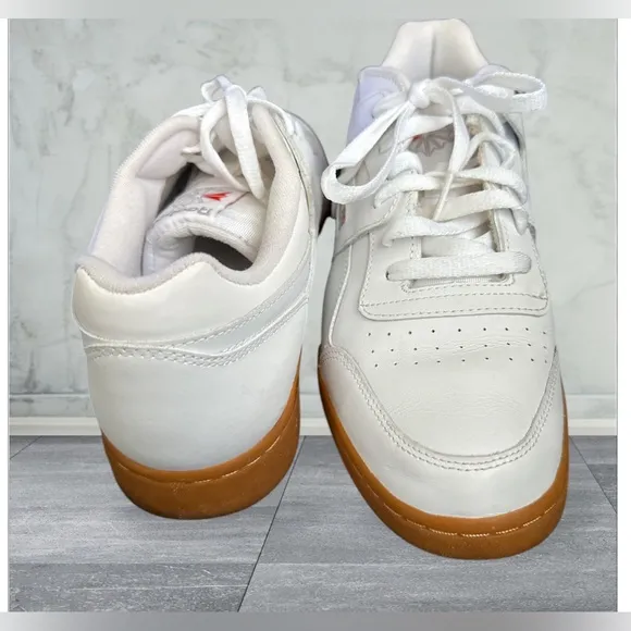 Classic REEBOK Men's Sneaker, Size 10, White With Rubber Sole.