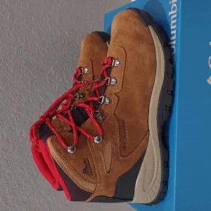 COLUMBIA NEWTON RIDGE PLUS WATERPROOF AMPED SHOES.