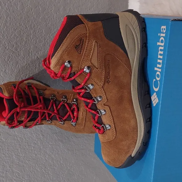 COLUMBIA NEWTON RIDGE PLUS WATERPROOF AMPED SHOES.