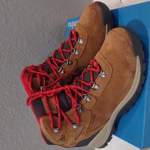 COLUMBIA NEWTON RIDGE PLUS WATERPROOF AMPED SHOES.