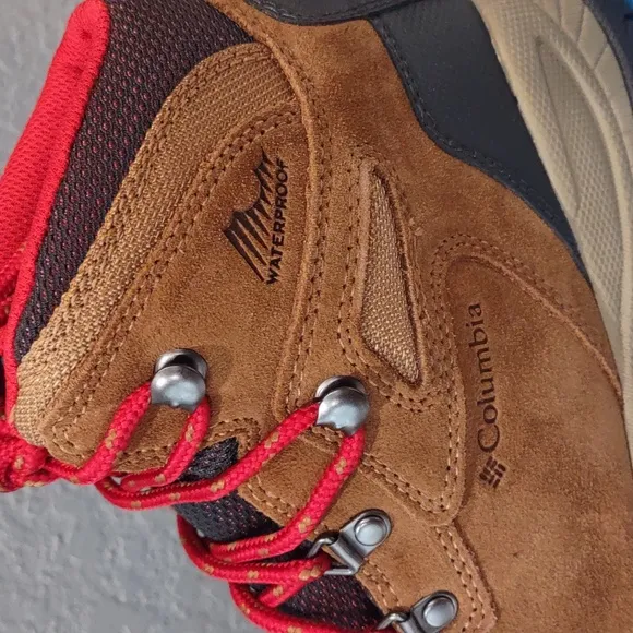 COLUMBIA NEWTON RIDGE PLUS WATERPROOF AMPED SHOES.