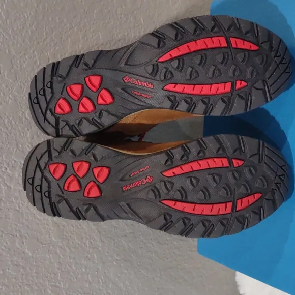 COLUMBIA NEWTON RIDGE PLUS WATERPROOF AMPED SHOES.