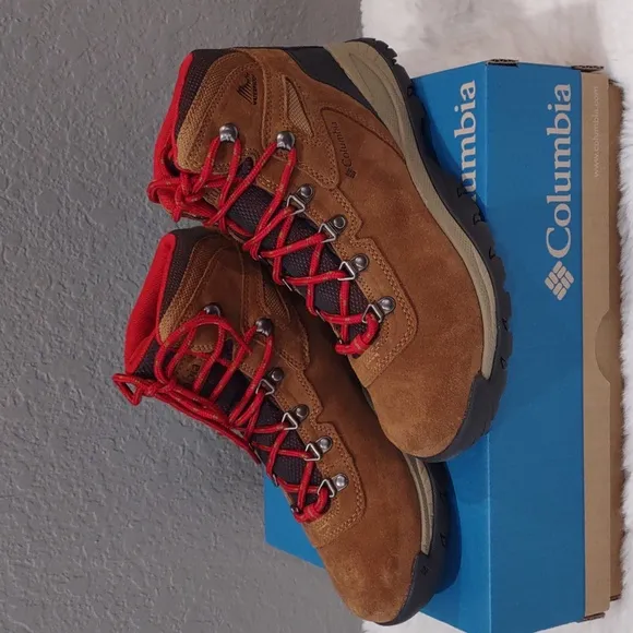 COLUMBIA NEWTON RIDGE PLUS WATERPROOF AMPED SHOES.