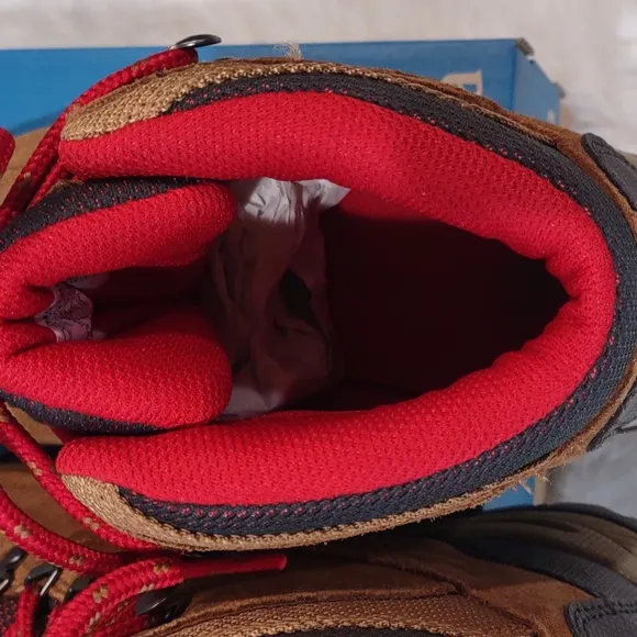 COLUMBIA NEWTON RIDGE PLUS WATERPROOF AMPED SHOES.
