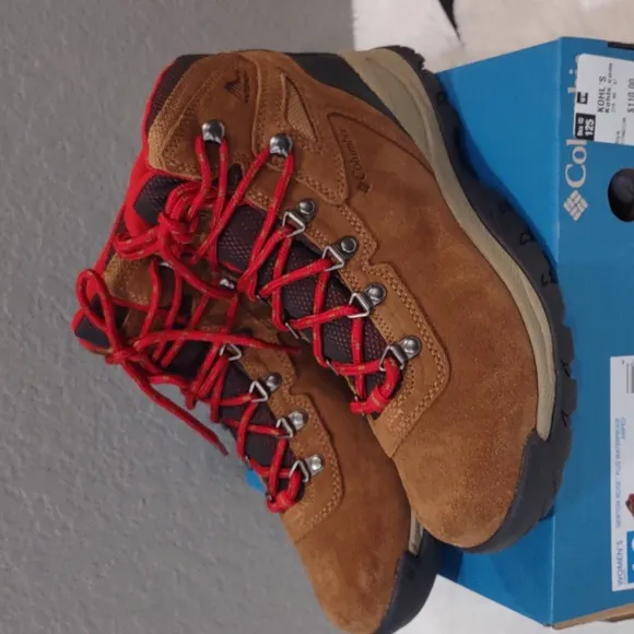 COLUMBIA NEWTON RIDGE PLUS WATERPROOF AMPED SHOES.
