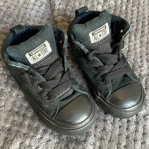 Converse All Star Black Canvas Sneakers Sz 9 EUC #3150