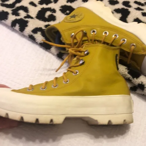 Converse Chuck Taylor All-Star Gore-Tex leather high top sneakers.  Size 7
