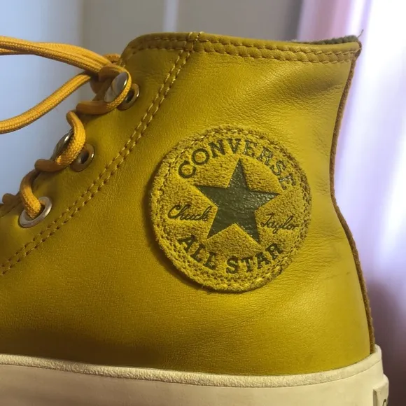 Converse Chuck Taylor All-Star Gore-Tex leather high top sneakers.  Size 7