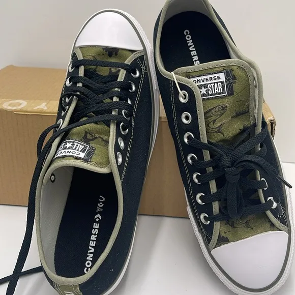 Converse Men’s Chuck Taylor All Star Canvas 152621C Sneakers