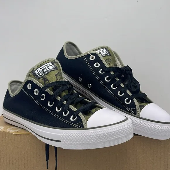 Converse Men’s Chuck Taylor All Star Canvas 152621C Sneakers