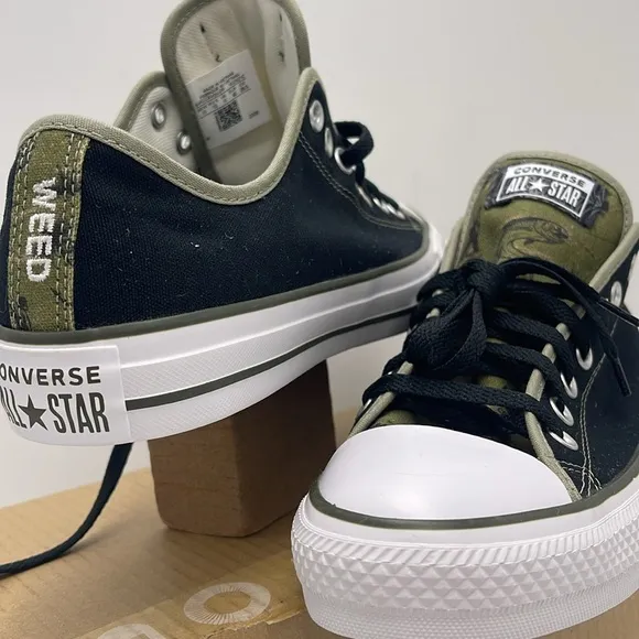 Converse Men’s Chuck Taylor All Star Canvas 152621C Sneakers