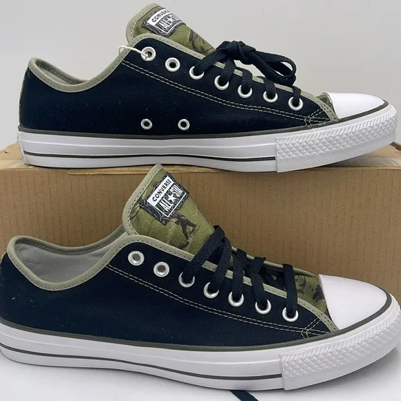 Converse Men’s Chuck Taylor All Star Canvas 152621C Sneakers