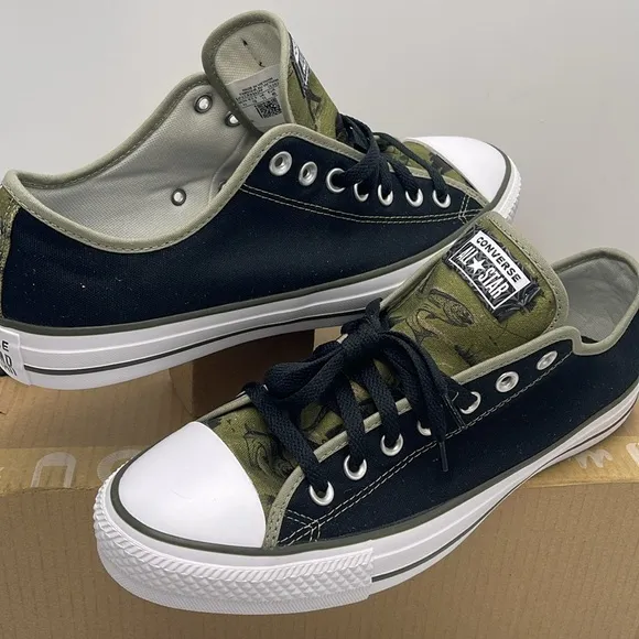 Converse Men’s Chuck Taylor All Star Canvas 152621C Sneakers