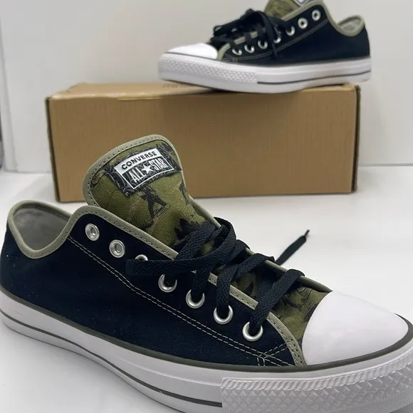 Converse Men’s Chuck Taylor All Star Canvas 152621C Sneakers