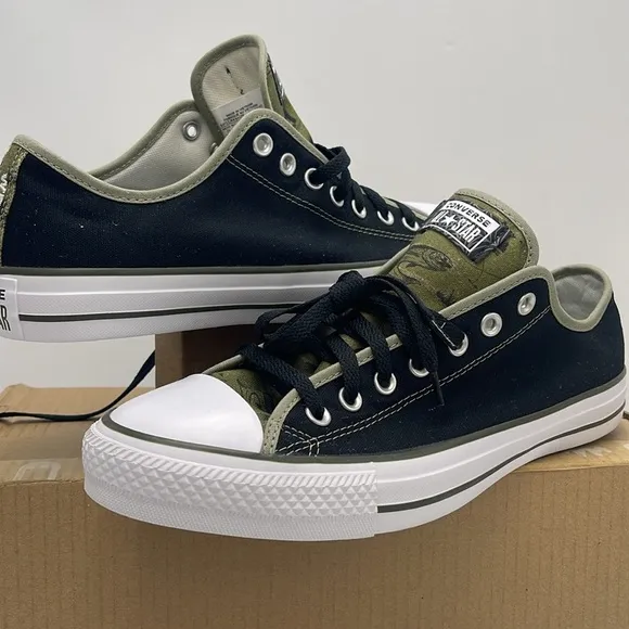 Converse Men’s Chuck Taylor All Star Canvas 152621C Sneakers