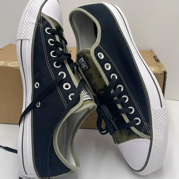 Converse Men’s Chuck Taylor All Star Canvas 152621C Sneakers