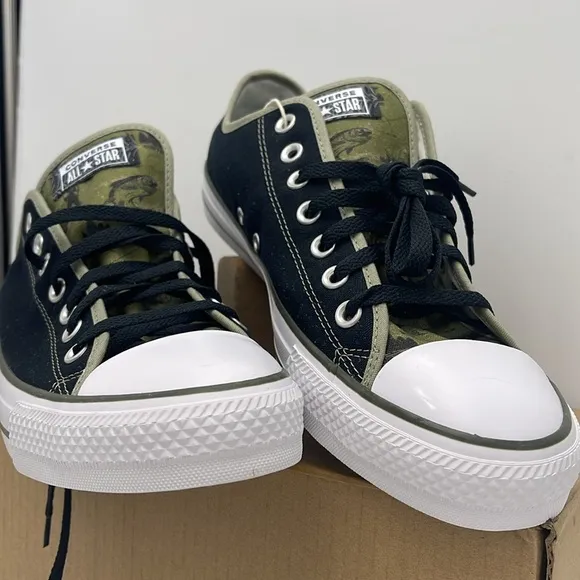 Converse Men’s Chuck Taylor All Star Canvas 152621C Sneakers
