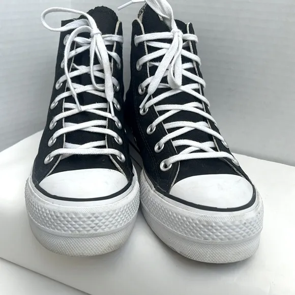CONVERSE size 8 black canvas platform sneakers
