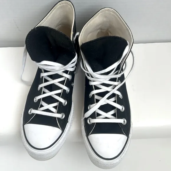 CONVERSE size 8 black canvas platform sneakers