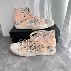 Converse Tiger Hi-Tops EUR 42 Women’s 10.5 NIB New Sneakers Pink Coral