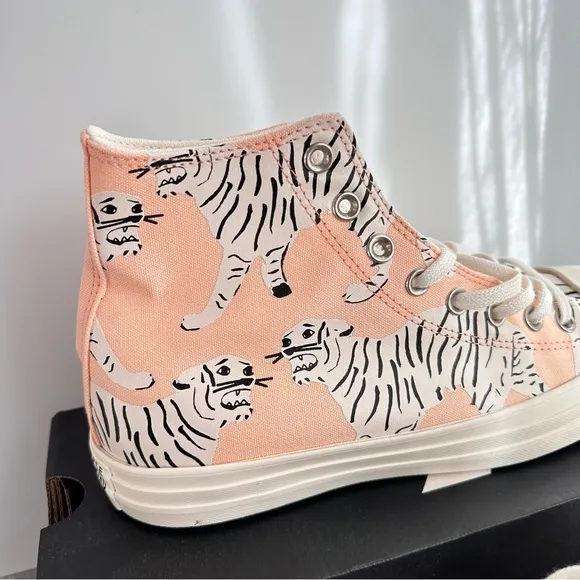 Converse Tiger Hi-Tops EUR 42 Women’s 10.5 NIB New Sneakers Pink Coral