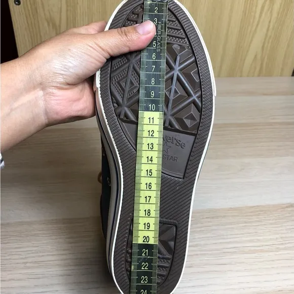 Converse Women’s Heeled Sneakers Size 8.