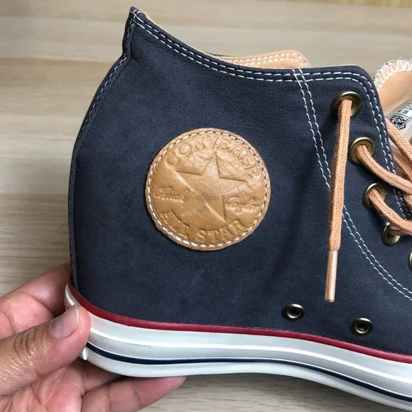 Converse Women’s Heeled Sneakers Size 8.