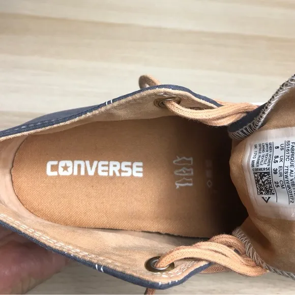 Converse Women’s Heeled Sneakers Size 8.