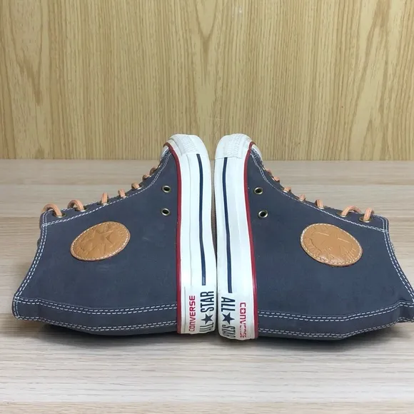 Converse Women’s Heeled Sneakers Size 8.