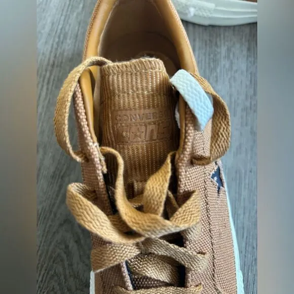 Converse con Tan Canvas Sneakers with Star Detail NWOT