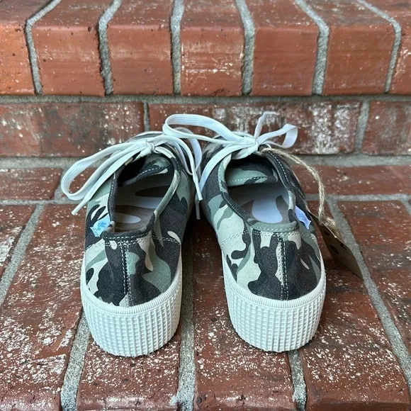 COOL PLANET BY STEVE MADDEN Stream Flatform Lace-up Sneakers Size 9