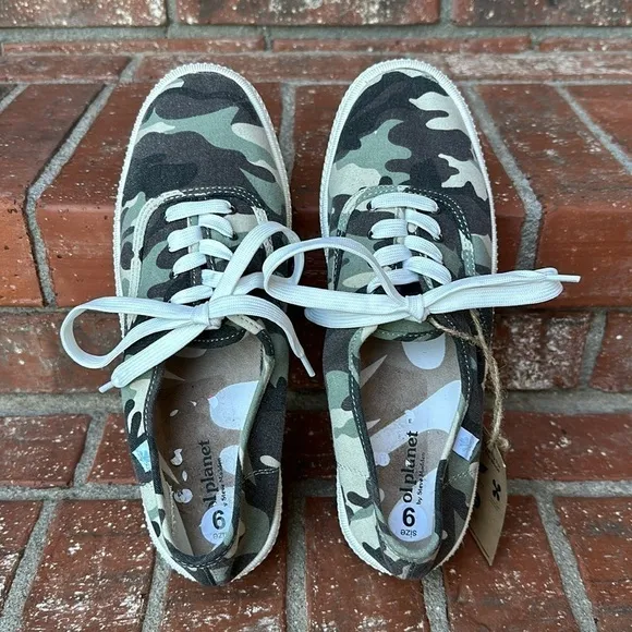 COOL PLANET BY STEVE MADDEN Stream Flatform Lace-up Sneakers Size 9