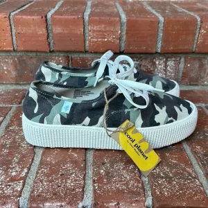 COOL PLANET BY STEVE MADDEN Stream Flatform Lace-up Sneakers Size 9