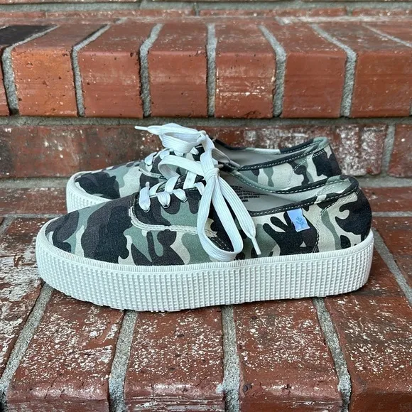 COOL PLANET BY STEVE MADDEN Stream Flatform Lace-up Sneakers Size 9
