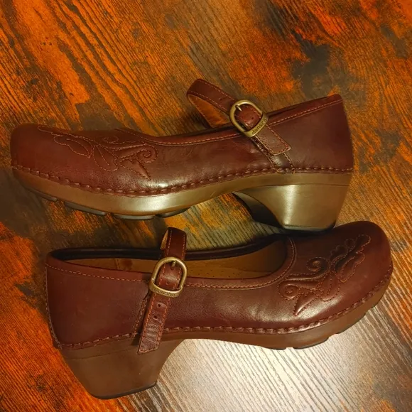 Dansko Brown Leather Savanna Embossed Mary Jane clogs